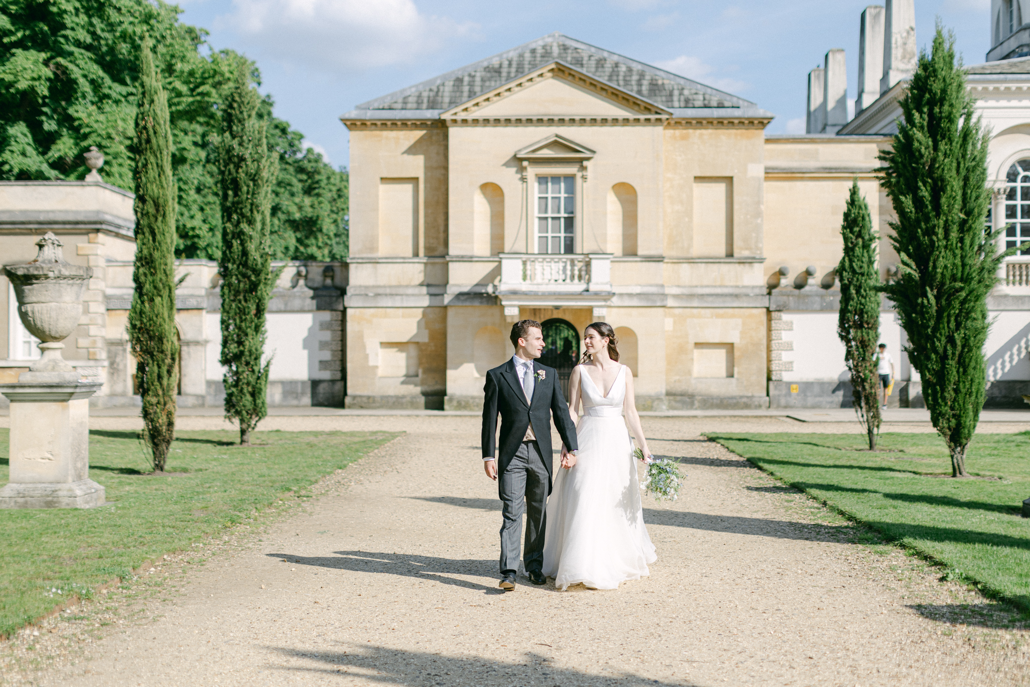 Classic couple walking through the grounds of Chiswick House and Gardens on their Wadding day